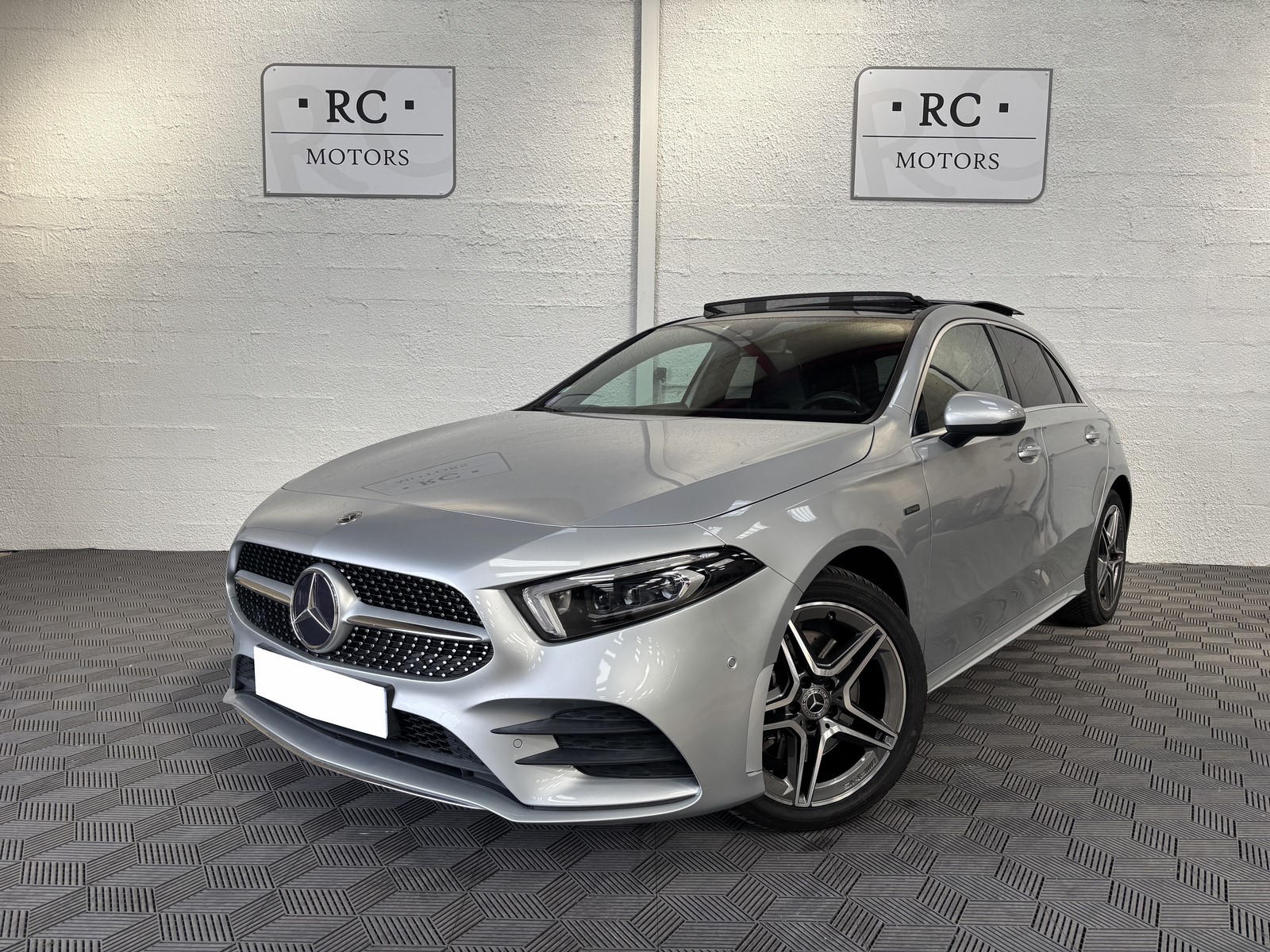 véhicule occasion bordeaux rc motors mercedes classe a250e hybride rechargeable amg line 1