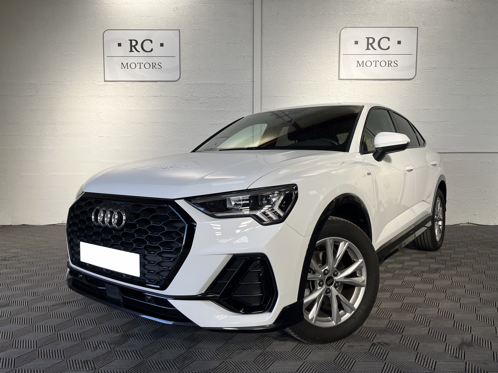 voiture occasion bordeaux rc motors audi q3 sportback 35tfsi 150 s line blanc 1