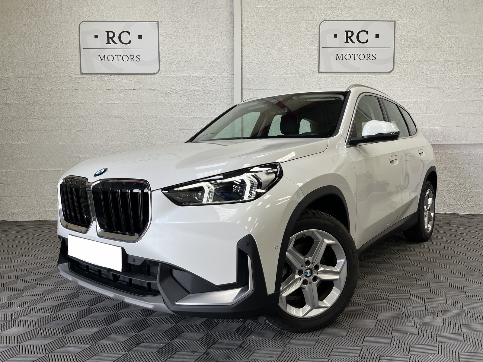 voiture occasion recente bordeaux rc motors bmw nouveau x1 diesel 18d blanc business design 1