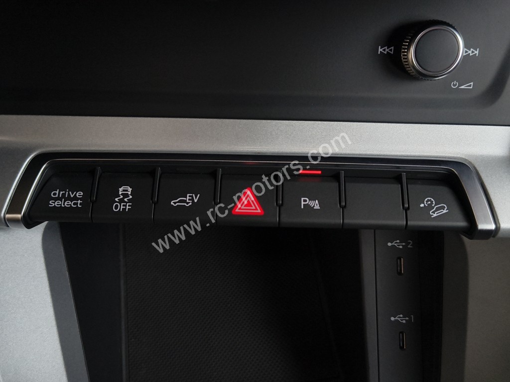 Audi Q3 Business Line 45 TFSI e 245