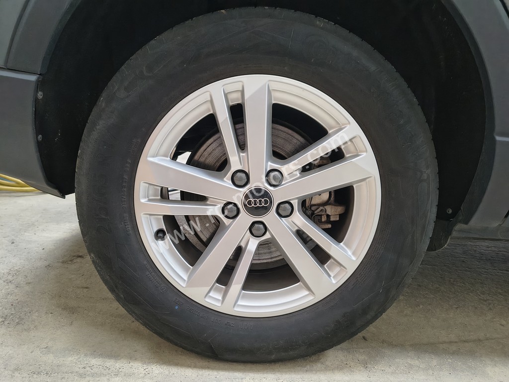 Audi Q3 Business Line 45 TFSI e 245