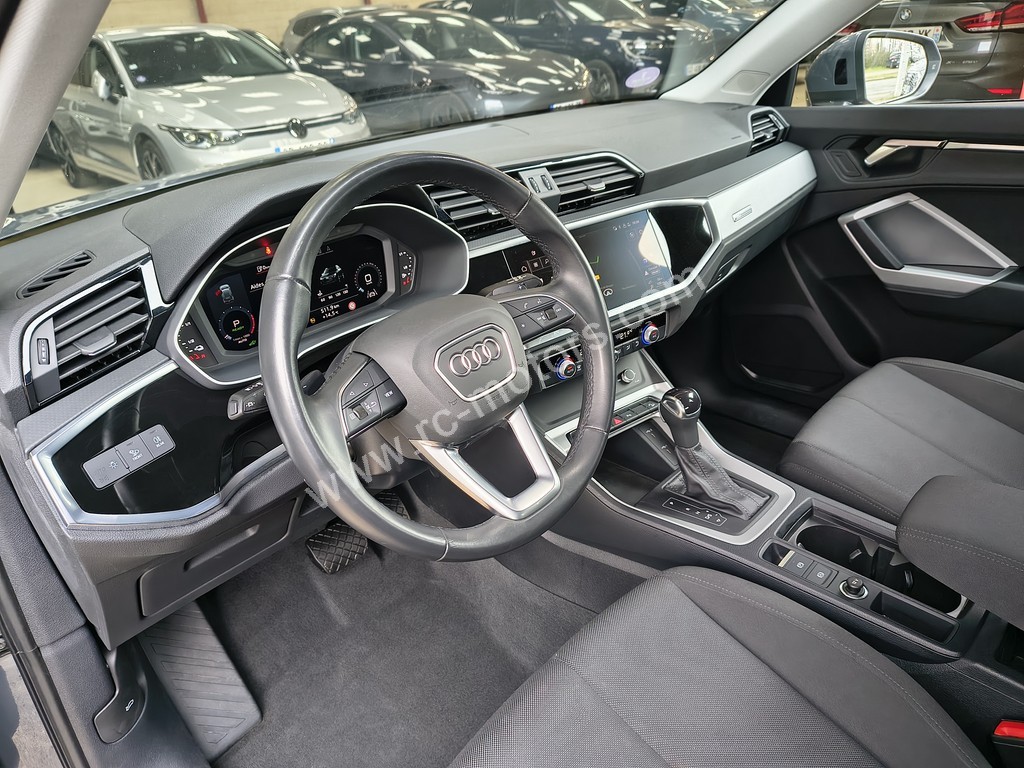 Audi Q3 Business Line 45 TFSI e 245